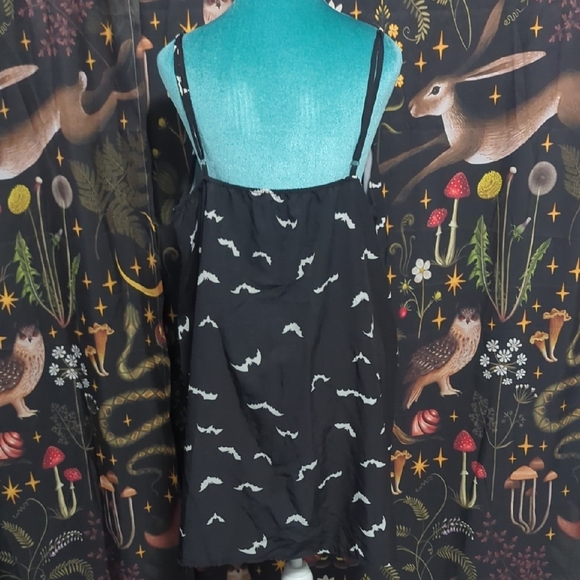 Black Lace Nightgown with Bat Pattern - Picture 4 of 5